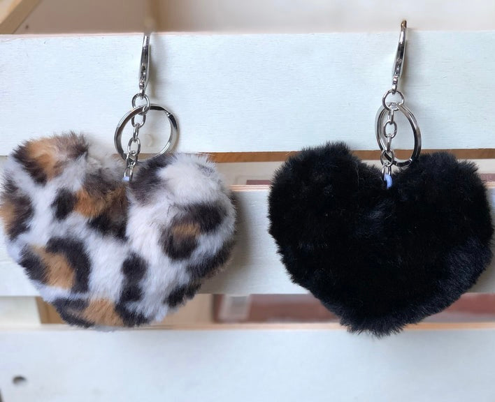 Heart Pom Pom keychain (4 Colors)